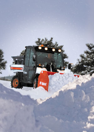 Bobcat_Toolcat_5600D_with_Snow_Pusher_and_Spreader